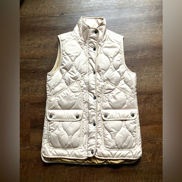 J. CREW Quilted warm signature puffer Excursion Vest cream EUC women’s sz xxs - Picture 12 of 15